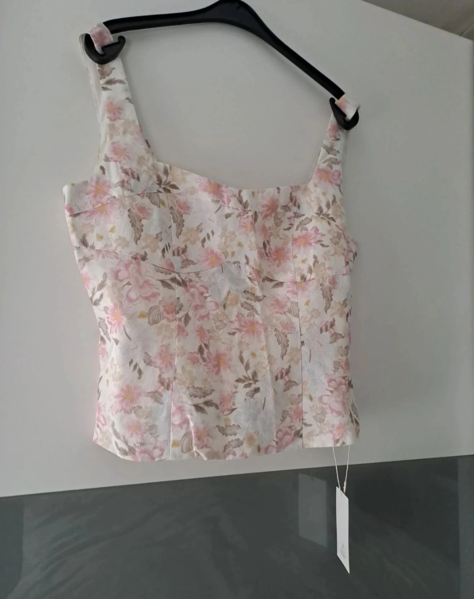 Top tipo corpete com flores